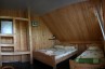 Camera de 3 locuri la etaj in corp de cladire 2 cu baie, tv minifrig de 70 litri - Vila Casa Pinciuc